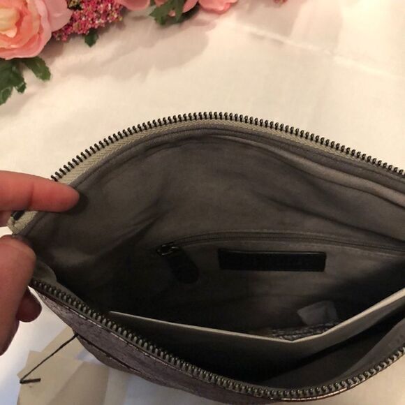 NWT Silver Sole Society Clutch - Picture 4 of 4